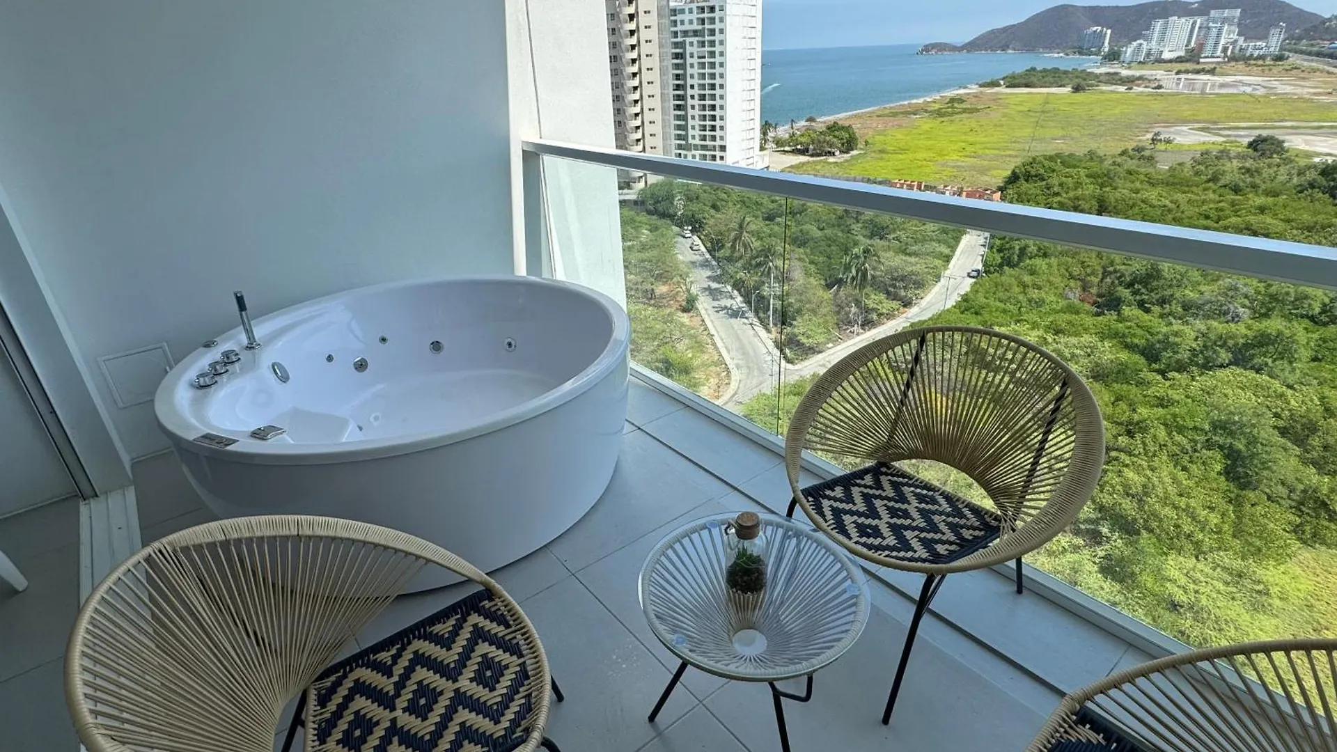 Hotel apartamentowy Suite Lujosa Con Jacuzzi Piso 14 Vista Al Mar Santa Marta  Kolumbia